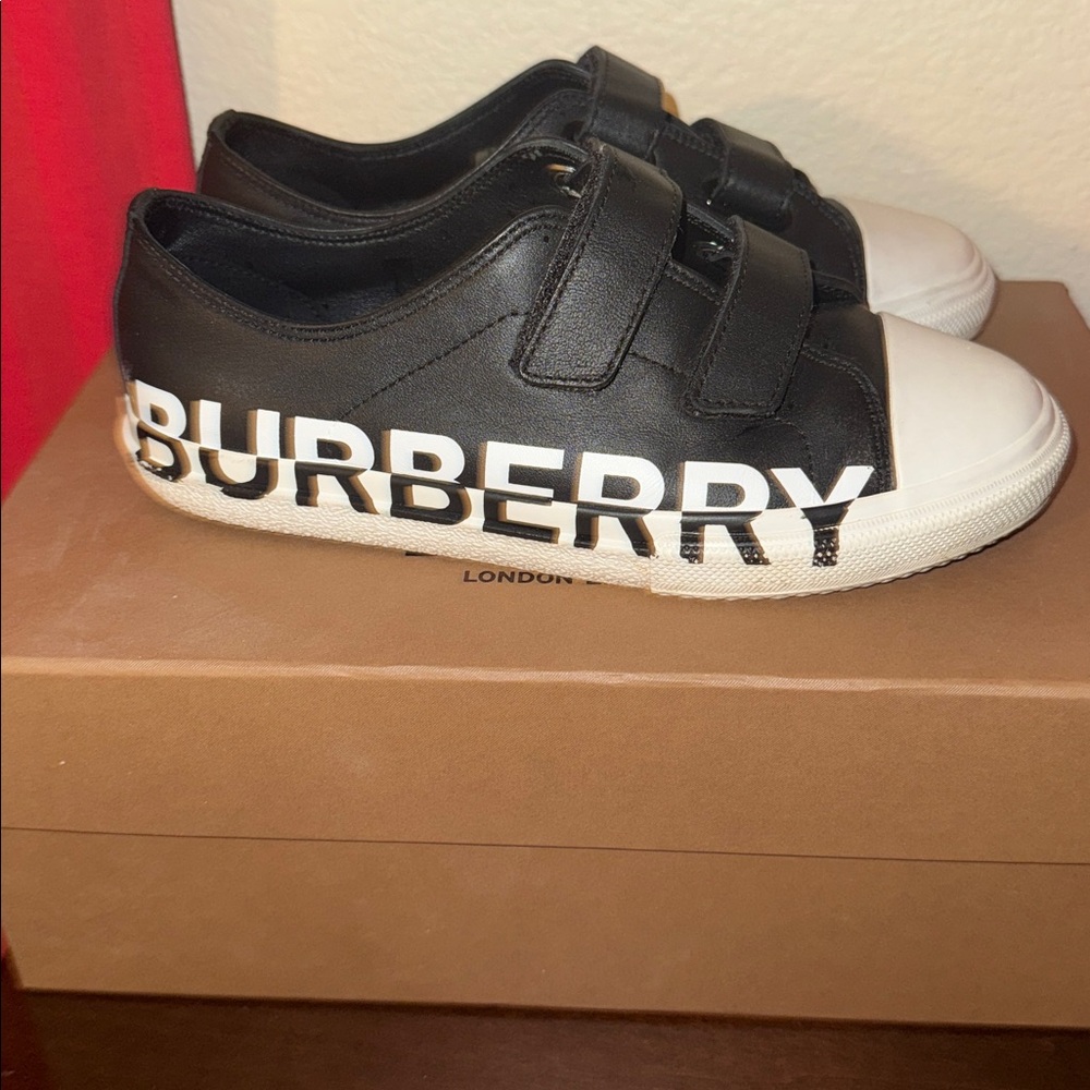 Burberry Kids 34 Unisex Mini Larkhall Low Top Sneaker Black and White. - Picture 3 of 11